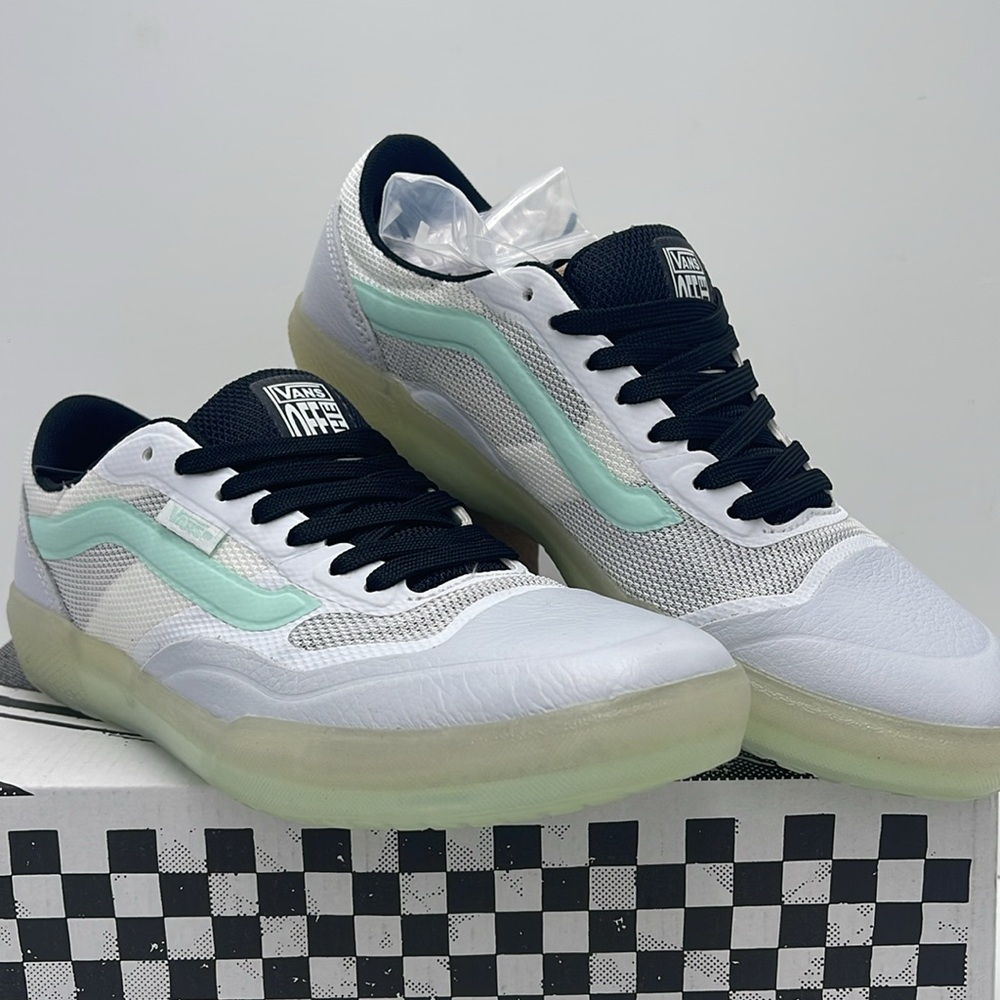 Vans WMNS Ave Mint
VN0A5JIBM2T
Sneakers - Picture 4 of 16